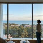 2026년 국내 봄여행지 추천 강릉 강원도 제주 강릉 신라모노그램 레지던스 객실에서 바라본 숲과 동해 바다의 봄 풍경