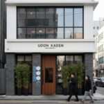 정호영 셰프 우동카덴 맛집 정보와 웨이팅 팁 연희동 우동카덴 본점 외관과 입구에 붙은 블루리본 스티커들