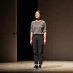 배우 염혜란의 프로필과 인생 이야기 연극 무대에서 열연하는 젊은 시절의 염혜란 모습