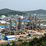 화학식 이해와 산업에서의 중요성 창싱섬의 거대한 석유화학 공단 전경, 산업 발전의 상징적인 풍경