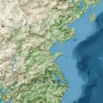 호르무즈 해협 위치와 세계 석유 교역량 비중을 보여주는 지도