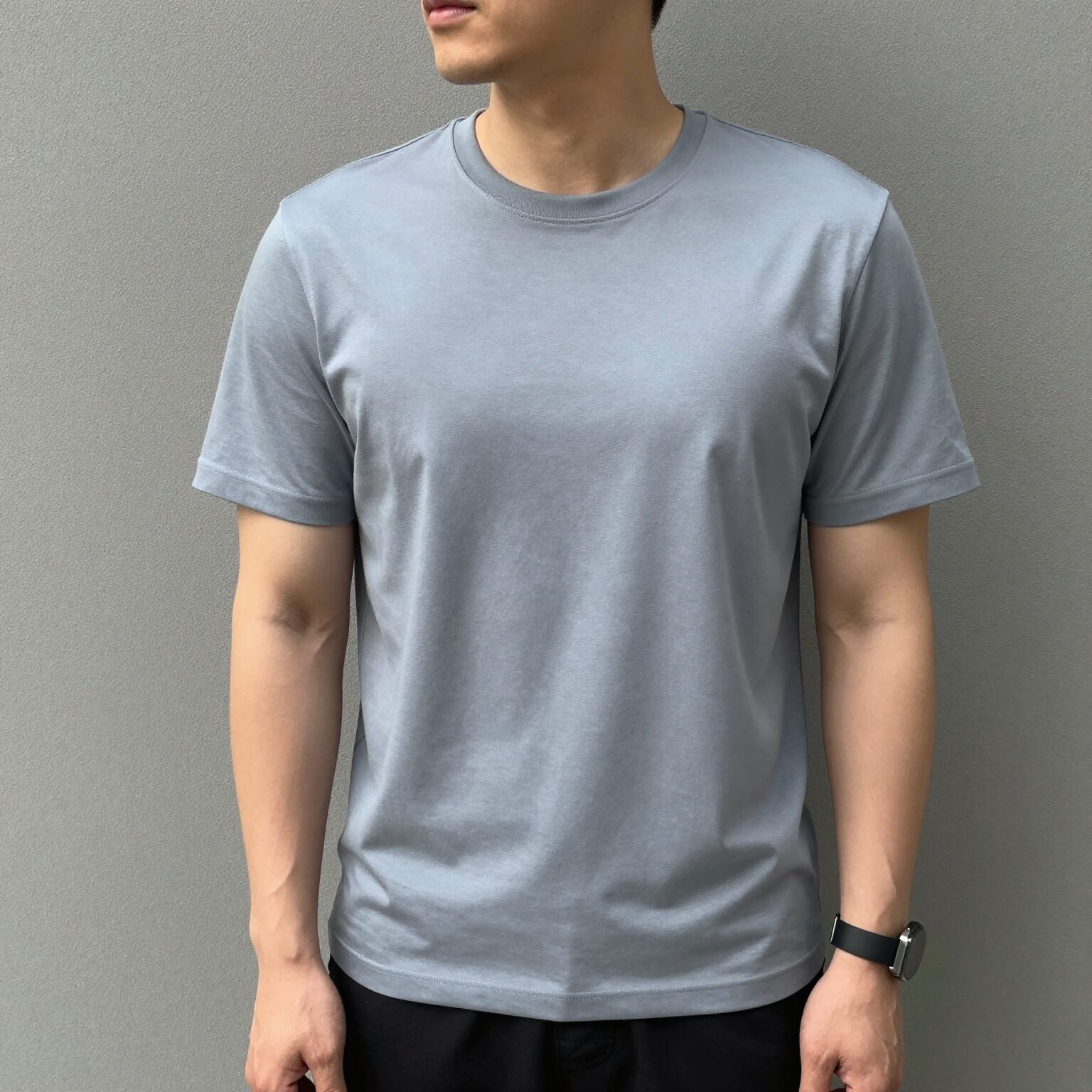 핏콕 오버핏 슬라브 7부티셔츠를 입고 있는 남성의 모습, 여름 데일리룩 스타일링