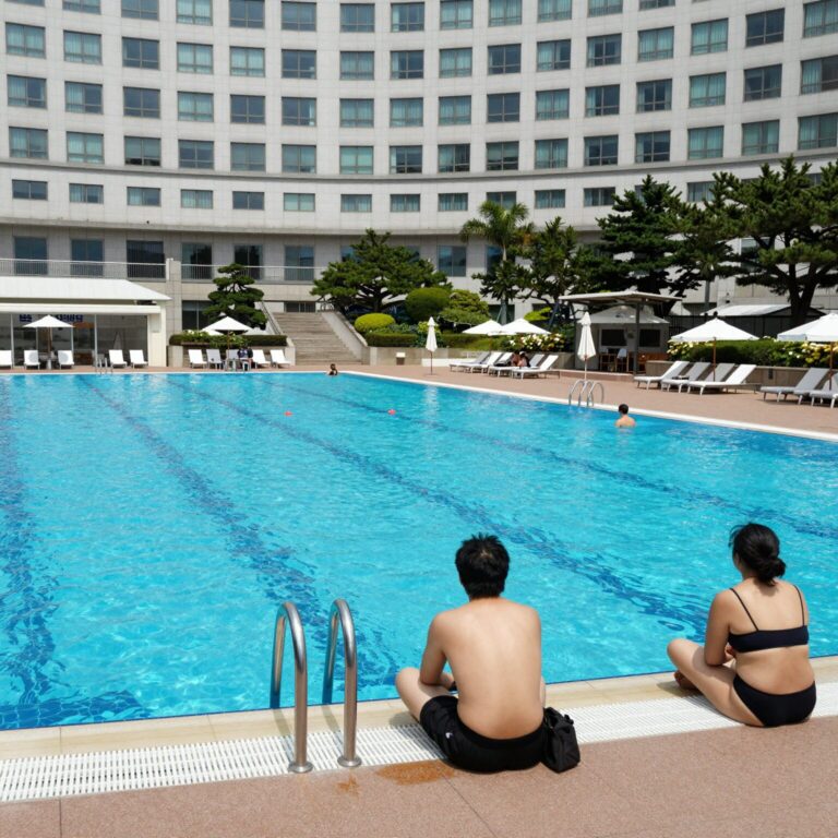 부산 롯데호텔 야외 수영장 전경