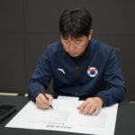 최순호 단장이 자필 사퇴문을 통해 수원FC 팬들에게 사과하는 모습