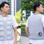 쿨조끼 착용 모습 비교 사진 아이스팩 방식과 선풍기 방식의 차이를 보여줌
