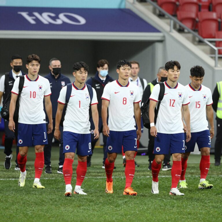 크로아티아 축구 국가대표팀 선수들이 경기장에 입장하는 모습
