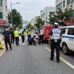 화랑대사거리 교통사고 현장, 서울 노원구 구리 방향 도로 통제, 경찰과 소방 구조대가 사고 수습 중인 모습