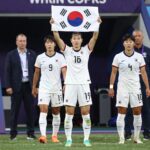 호주 아시안컵에서 국가 제창을 거부한 이란 여자 축구 선수들이 경기장에 입장하는 모습