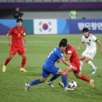 한국 멕시코 축구 중계 시청 완벽 정리 한국과 멕시코의 월드컵 축구 경기 장면, 선수들이 열정적으로 공을 다투는 모습