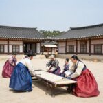 매관매직 뜻 역사 유래 현대적 의미 매관매직의 역사적 배경을 나타내는 조선 시대 공명첩과 관직 거래 장면