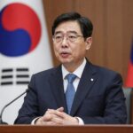 국회 부의장 의사봉을 든 의원의 모습, 권력과 중립의 상징
