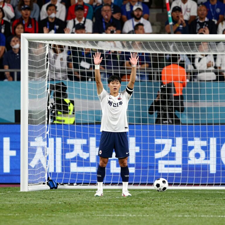오현규 선수가 체코전에서 결승골을 넣은 후 환호하는 모습