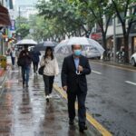 2026년 장마철 서울 도심 빗길 풍경, 도깨비 장마 대비 필요