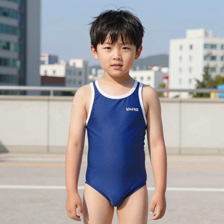 남자아기래쉬가드 올인원 수영복 착용 모습
