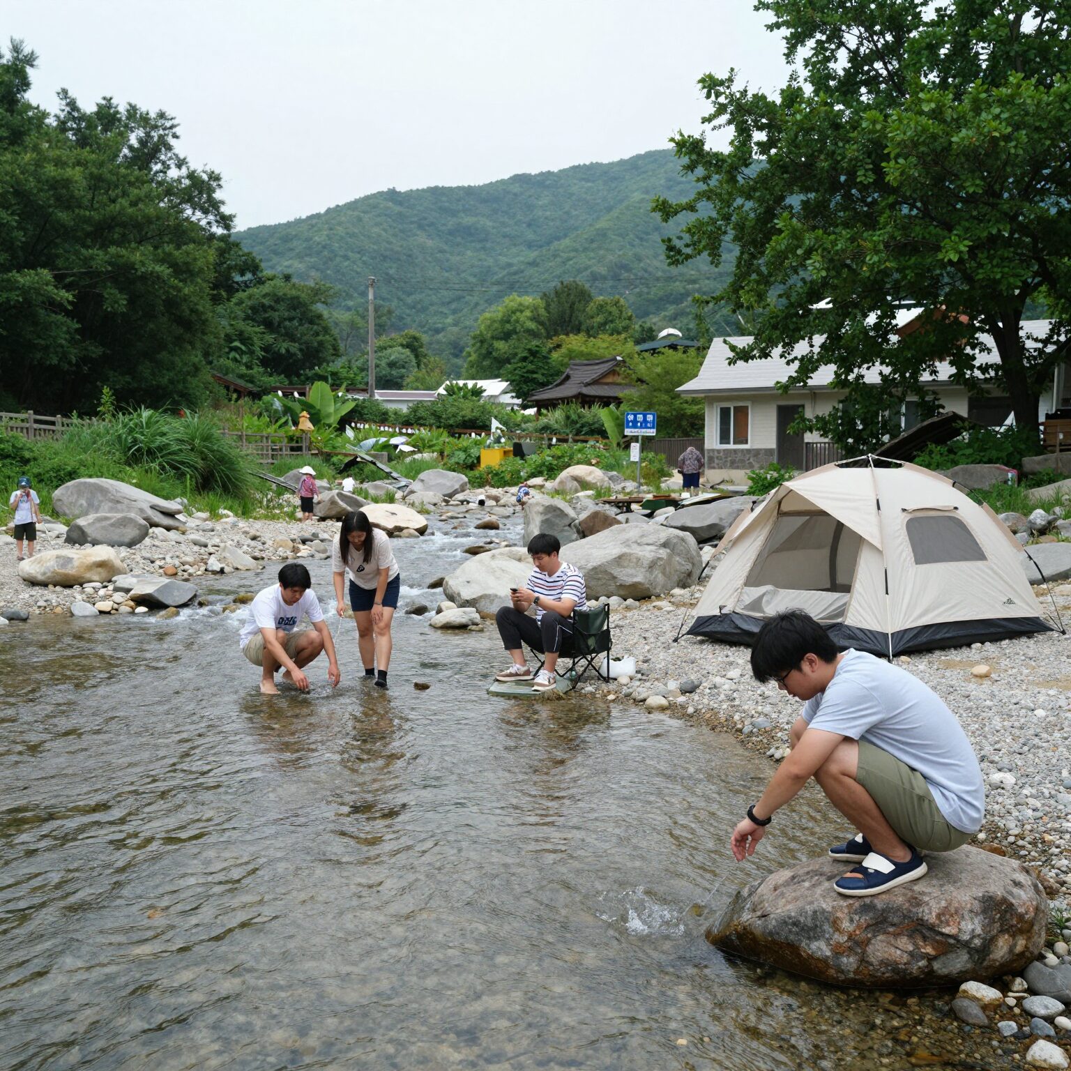 병지방 오토캠핑장 계곡 물놀이 장면