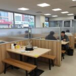 청주삼계탕맛집 오복누룽지삼계탕 솔직후기 청주 삼계탕 맛집 오복누룽지삼계탕 매장 내부 넓은 테이블과 칸막이 배치