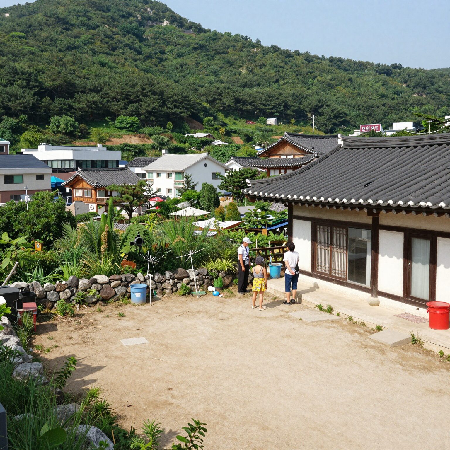 가평 로빈나펜션의 계곡과 마당 전경