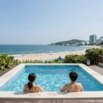 영흥도 하와이비치펜션 바다뷰 수영장 바베큐 영흥도 하와이비치펜션 야외 수영장과 자쿠지 전경, 바다뷰가 펼쳐진 힐링 공간