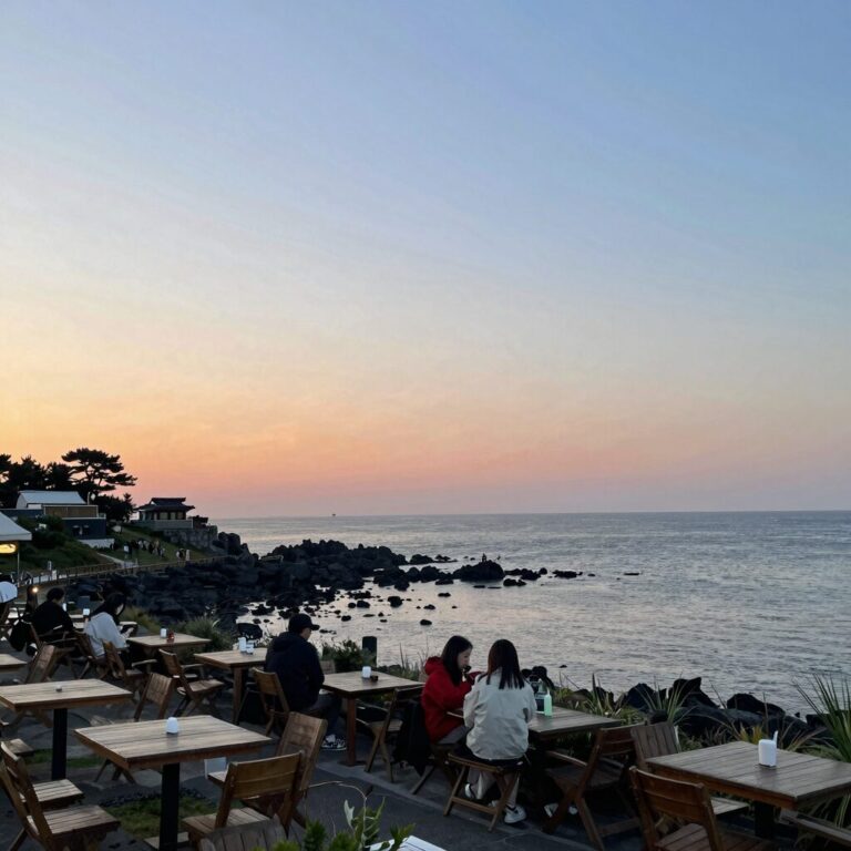 제주 중문 색달해수욕장의 노을과 더클리프 카페 전경