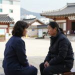 분당 정자역사고 후유증 자가 진단 정자역 사고 후 한의원에서 상담 받는 모습