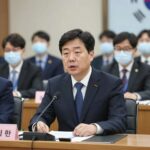 조광한 최고위원 막말 논란과 당내 분열 전말 조광한 국민의힘 최고위원이 의원총회에서 발언하는 모습. 배경에는 당원들이 자리하고 있다.