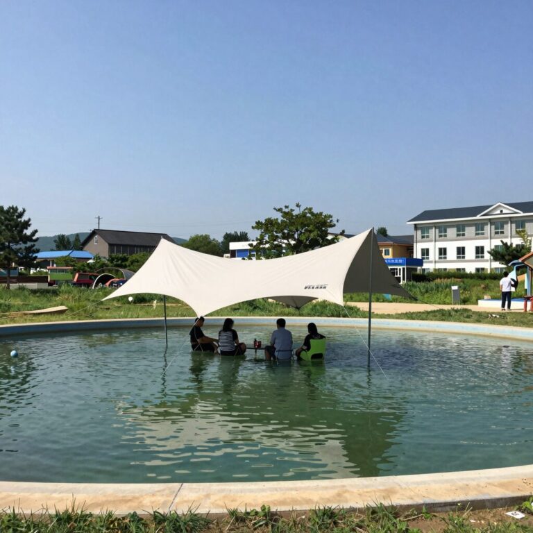 밀양 폭포관광농원 계곡 물놀이장 전경 - 그늘막과 평상이 설치된 풀장 모습