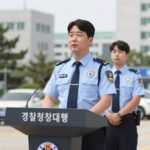 경찰청장대행 발언 왜 뜨거웠나 경찰청장대행이 발언하는 모습, 경찰 로고와 함께 권위적이지만 신뢰를 주는 이미지