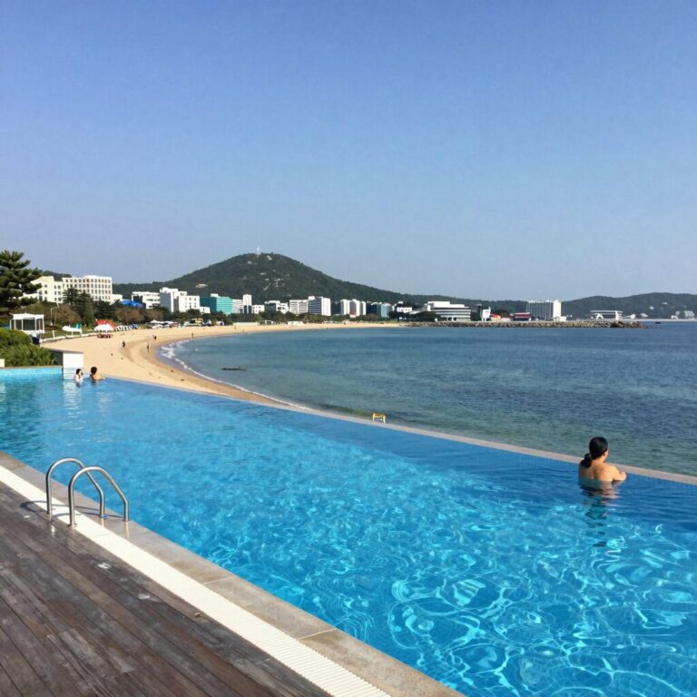 속초 수영장 호텔 카시아 속초의 오션뷰 객실과 인피니티풀이 보이는 전경