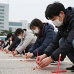 수능 100일 기도 준비와 마음가짐 수능 100일 기도를 위해 연등과 기도초를 준비하는 모습